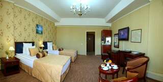 Отель Golden Dragon Бишкек Стандартный двухместный номер с 2 отдельными кроватями-2