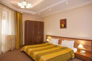 Отель Golden Dragon Бишкек Двухместный номер Делюкс с 1 кроватью или 2 отдельными кроватями-5